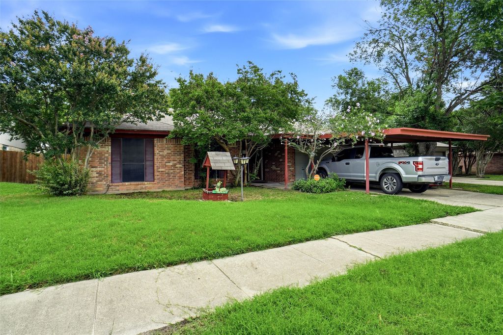 540 Clover Drive, Saginaw, TX 76179