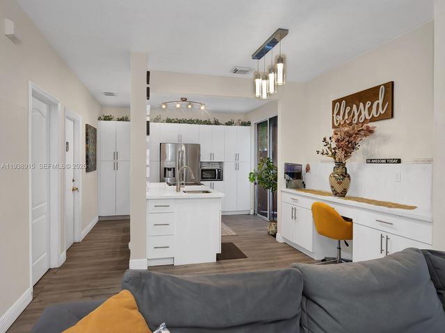 13564 NW 7th St, Pembroke Pines, FL 33028