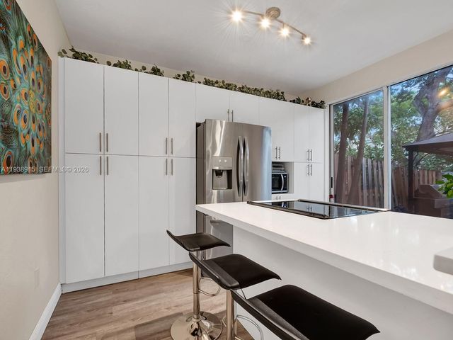 13564 NW 7th St, Pembroke Pines, FL 33028