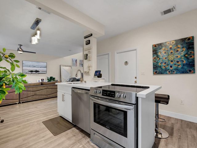 13564 NW 7th St, Pembroke Pines, FL 33028