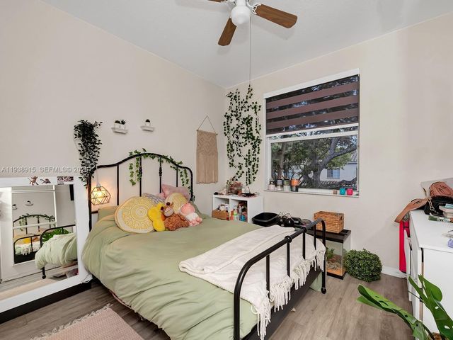 13564 NW 7th St, Pembroke Pines, FL 33028