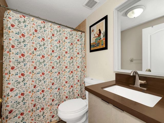 13564 NW 7th St, Pembroke Pines, FL 33028