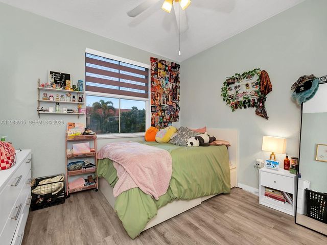 13564 NW 7th St, Pembroke Pines, FL 33028