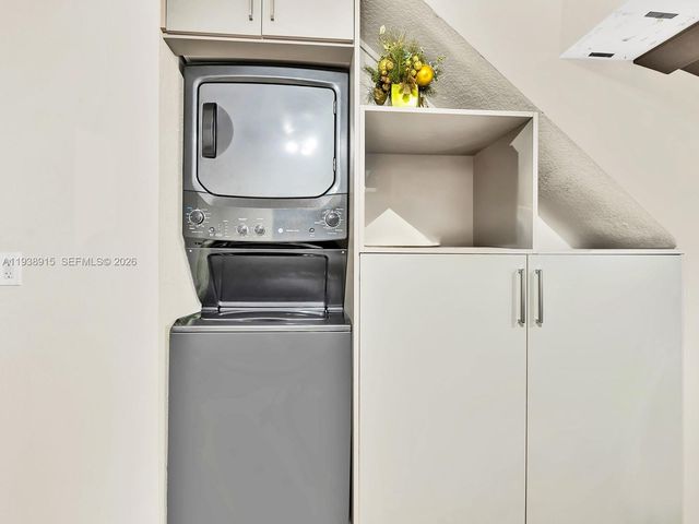 13564 NW 7th St, Pembroke Pines, FL 33028