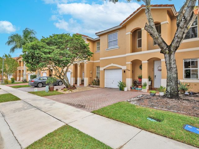 13564 NW 7th St, Pembroke Pines, FL 33028