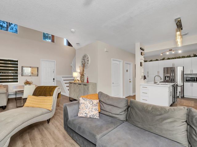 13564 NW 7th St, Pembroke Pines, FL 33028