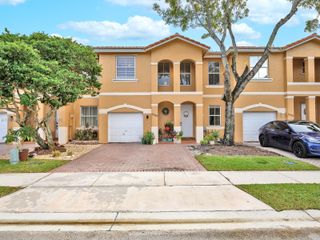 13564 NW 7th St, Pembroke Pines, FL 33028