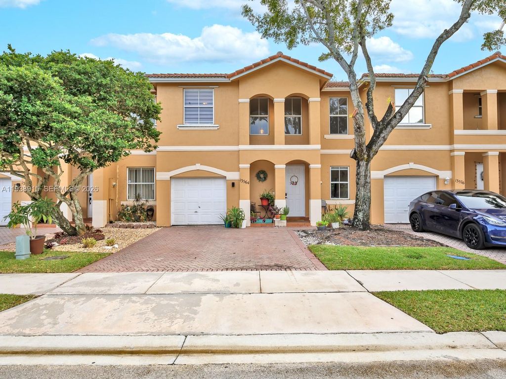 13564 NW 7th St, Pembroke Pines, FL 33028