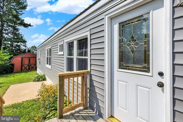 2 WINDSOR ACRS, Windsor, PA 17366