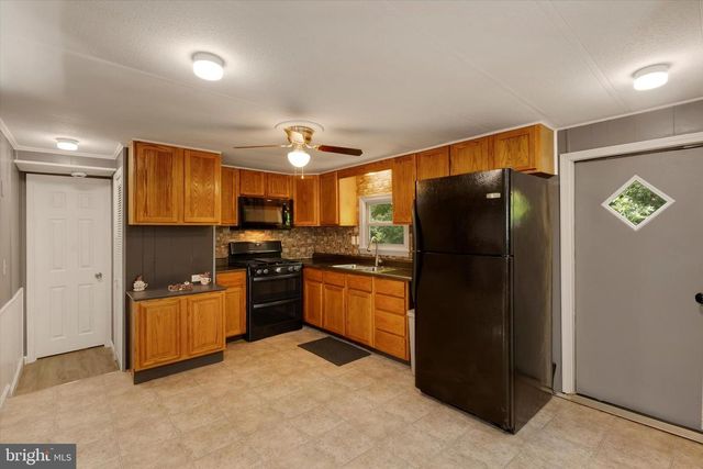 2 WINDSOR ACRS, Windsor, PA 17366