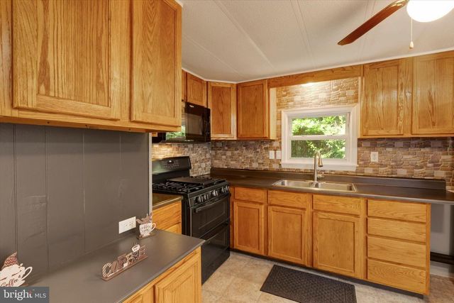 2 WINDSOR ACRS, Windsor, PA 17366