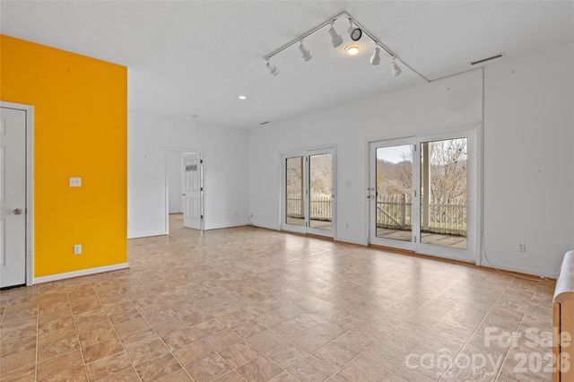 135 Horseshoe Trail, Barnardsville, NC 28709