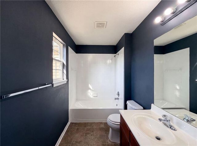 1132 Arborfair Drive, Lee's Summit, MO 64082