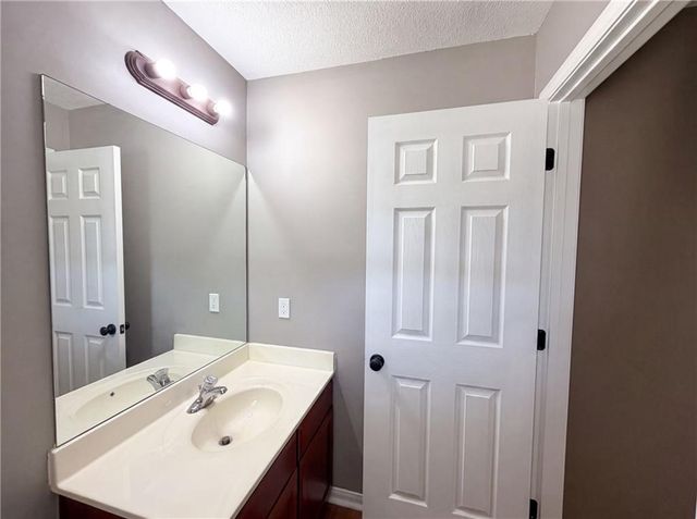 1132 Arborfair Drive, Lee's Summit, MO 64082