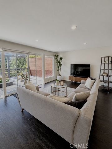 10230 Autumn Leaf, Los Angeles, CA 90077