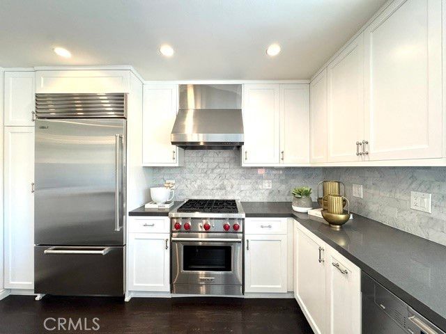 10230 Autumn Leaf, Los Angeles, CA 90077