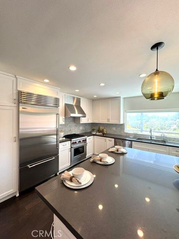 10230 Autumn Leaf, Los Angeles, CA 90077