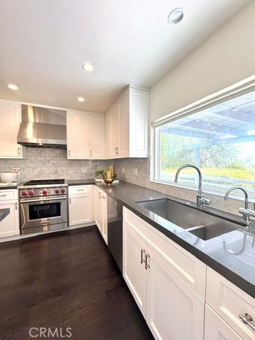10230 Autumn Leaf, Los Angeles, CA 90077