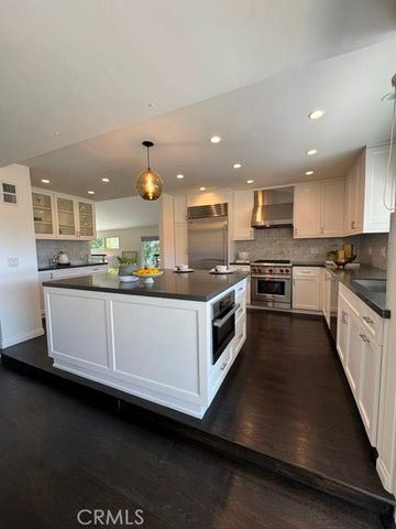 10230 Autumn Leaf, Los Angeles, CA 90077
