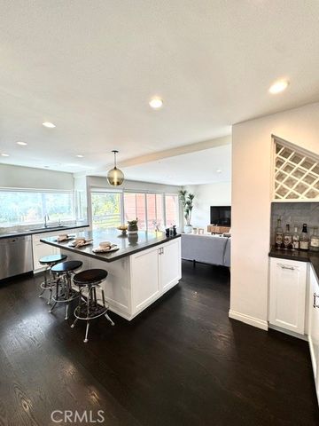 10230 Autumn Leaf, Los Angeles, CA 90077