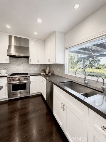 10230 Autumn Leaf, Los Angeles, CA 90077
