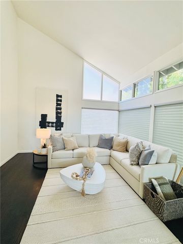 10230 Autumn Leaf, Los Angeles, CA 90077