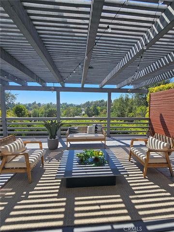 10230 Autumn Leaf, Los Angeles, CA 90077