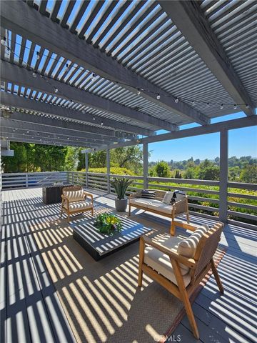 10230 Autumn Leaf, Los Angeles, CA 90077