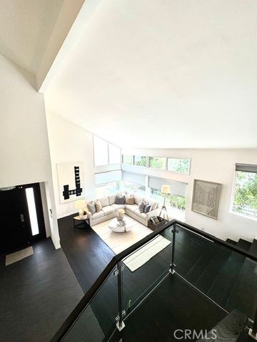 10230 Autumn Leaf, Los Angeles, CA 90077