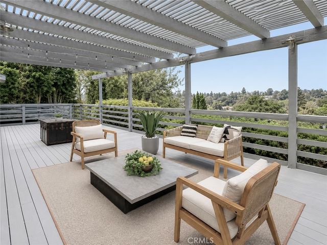 10230 Autumn Leaf, Los Angeles, CA 90077