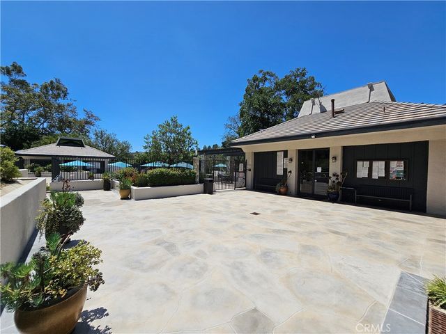 10230 Autumn Leaf, Los Angeles, CA 90077