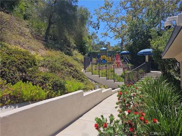 10230 Autumn Leaf, Los Angeles, CA 90077