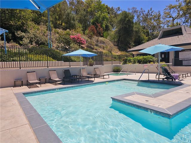 10230 Autumn Leaf, Los Angeles, CA 90077