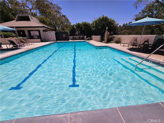 10230 Autumn Leaf, Los Angeles, CA 90077