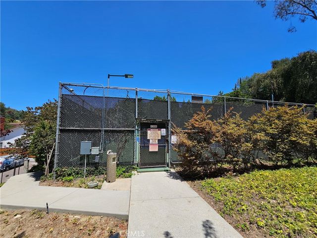 10230 Autumn Leaf, Los Angeles, CA 90077