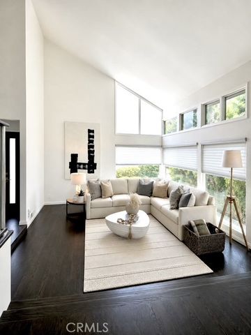 10230 Autumn Leaf, Los Angeles, CA 90077