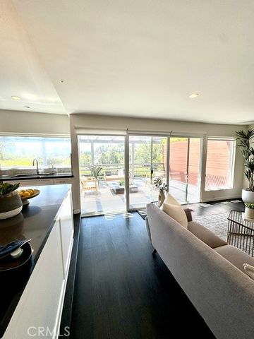 10230 Autumn Leaf, Los Angeles, CA 90077