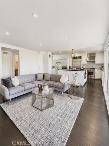 10230 Autumn Leaf, Los Angeles, CA 90077