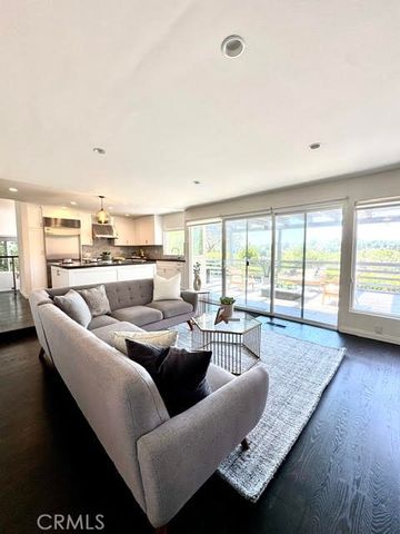 10230 Autumn Leaf, Los Angeles, CA 90077