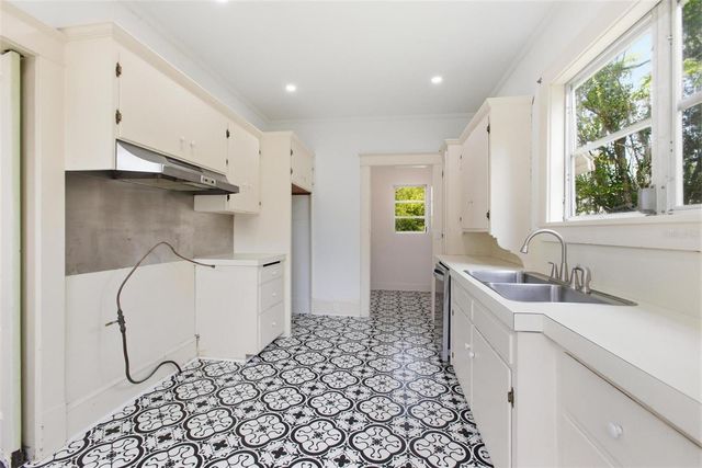 533 N SANS SOUCI AVENUE, Deland, FL 32720