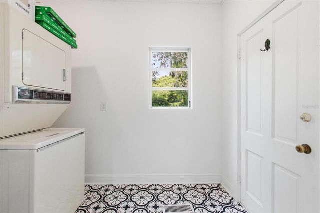 533 N SANS SOUCI AVENUE, Deland, FL 32720