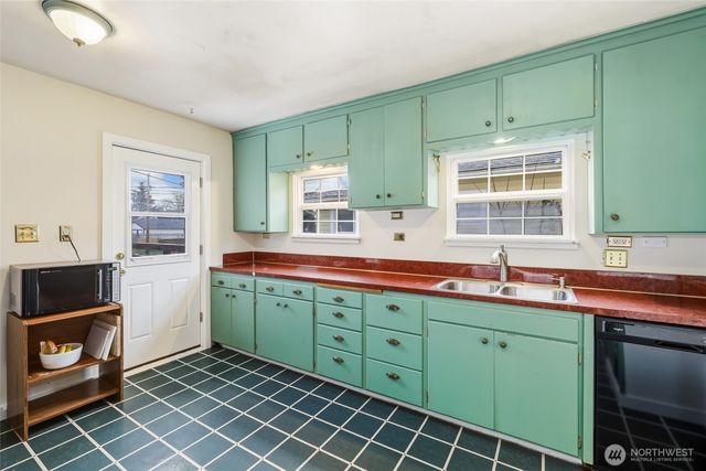 1005 S Alder Street, Tacoma, WA 98405