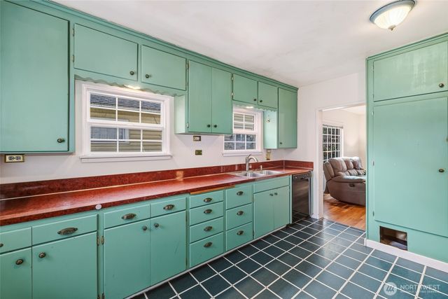 1005 S Alder Street, Tacoma, WA 98405