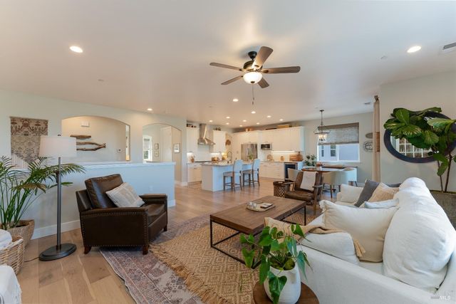 2412 Celestin Ct, Ukiah, CA 95482