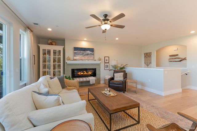 2412 Celestin Ct, Ukiah, CA 95482