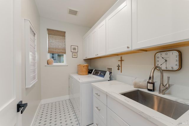 2412 Celestin Ct, Ukiah, CA 95482