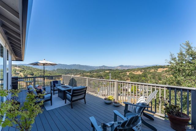 2412 Celestin Ct, Ukiah, CA 95482