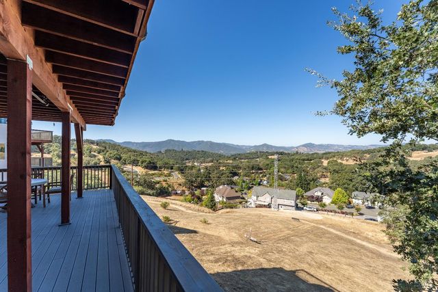 2412 Celestin Ct, Ukiah, CA 95482