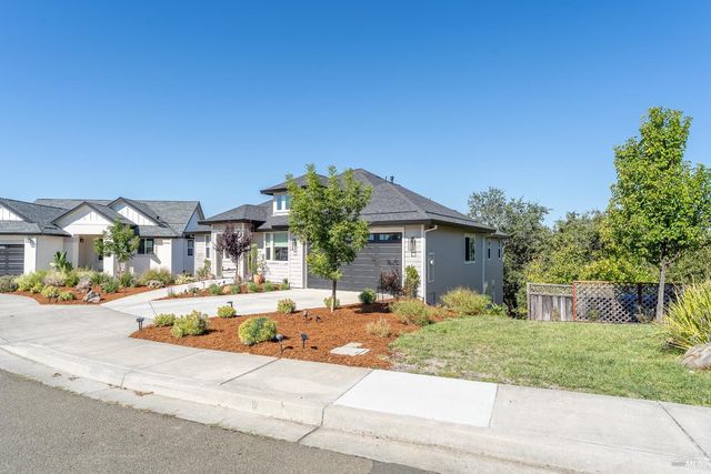 2412 Celestin Ct, Ukiah, CA 95482