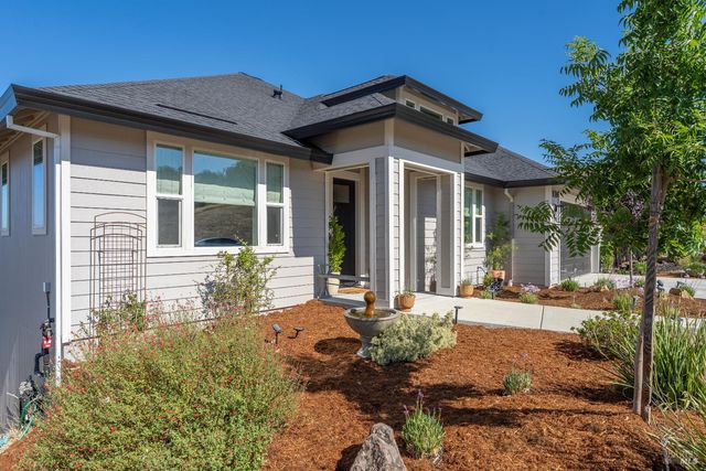 2412 Celestin Ct, Ukiah, CA 95482